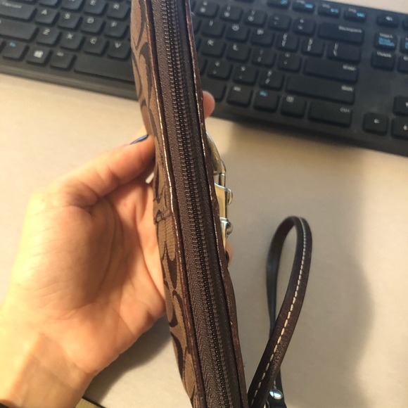 Coach Authentic original brown wristlet - Picture 7 of 8